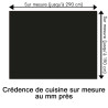 Crédence de cuisine noir corbeau sur mesure. Livraison gratuite !