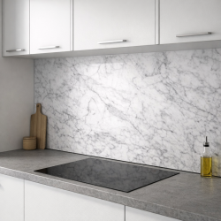 Crédence cuisine motif marbre blanc et gris clair mise en situation